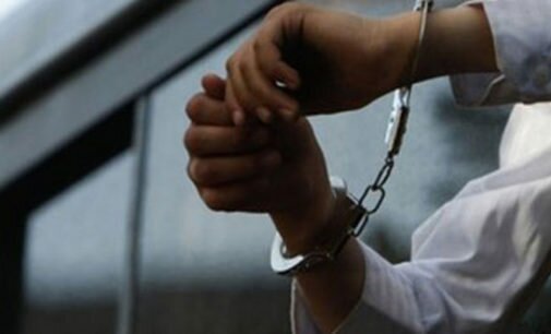 Police arrests two blackmailers for looting people in Mardan