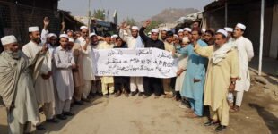 Tribesmen protest against closure of health center in Bacha Maina Tribesmen protest against closure of health center in Bacha Maina